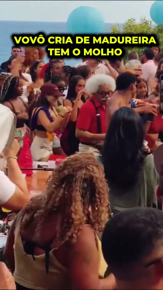 Charme dance AI: the white-haired grandpa dances in the middle of a packed daytime party