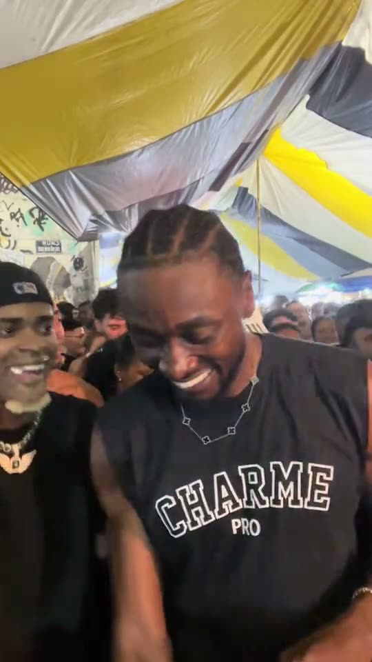 Charme dance: friends in charme T-shirts dance and laugh together in the baile charme crowd