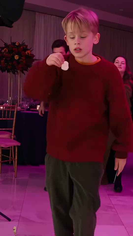 Dime Dime Baby AI: a blond boy in a red sweater, then a young wizard in a black robe, bite a concha at the quinceañera